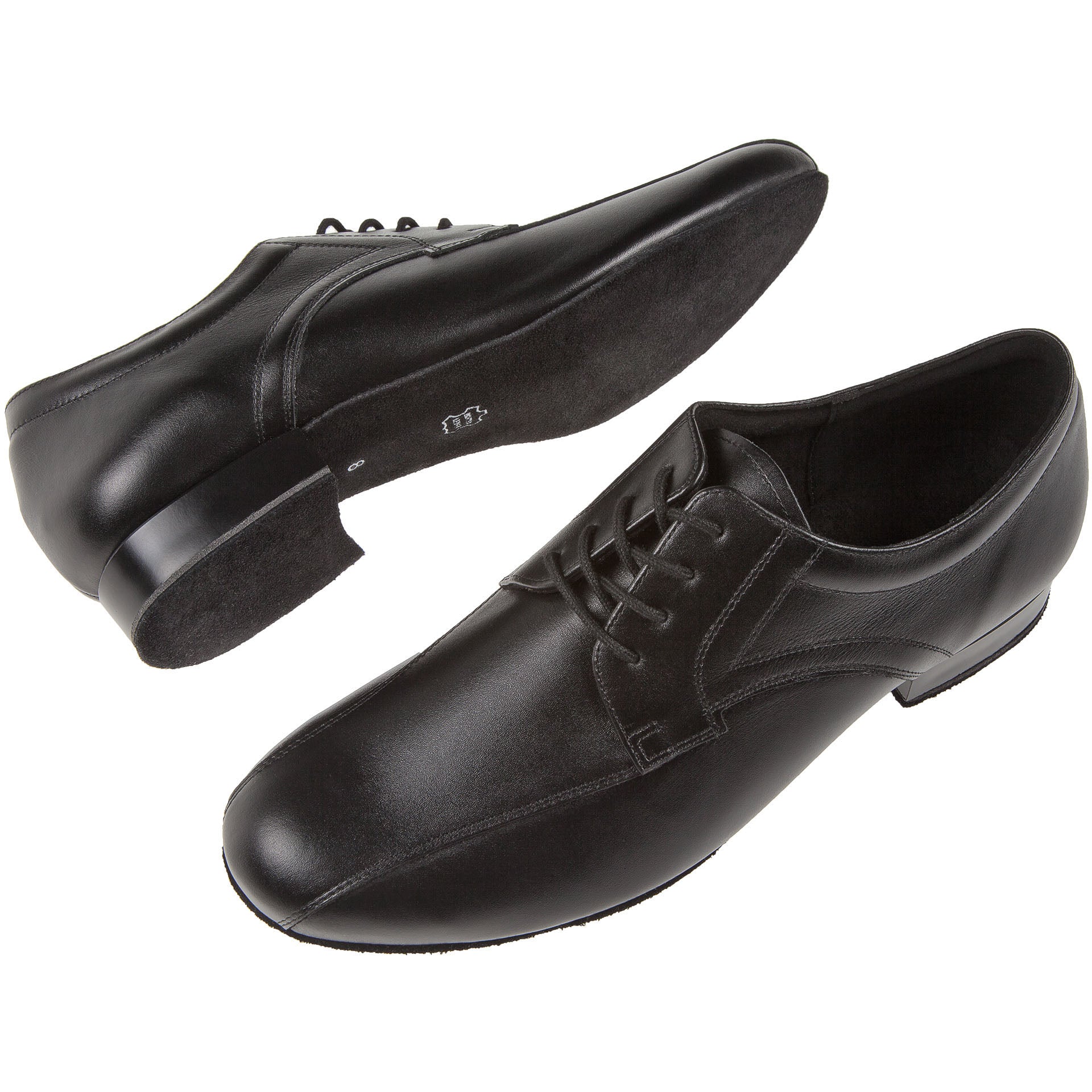 Diamants 094 Tanzschuhe in Schwarz: hochwertige schwarze Lederschuhe, einer aufrecht und einer auf der Seite, auf weißem Hintergrund.